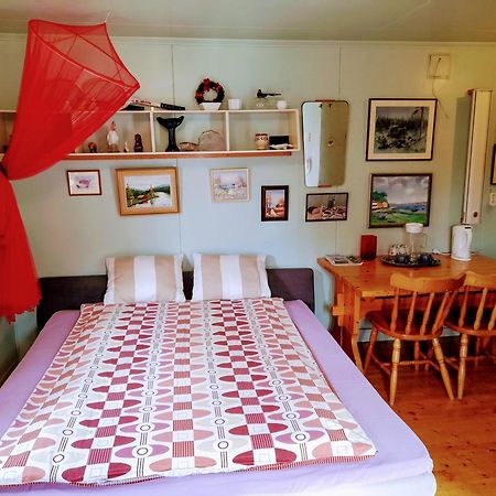 Summer Bedroom, Outside Toilet, Shower, Kitchen. 120 M From Sandbach. Bräcke Eksteriør bilde